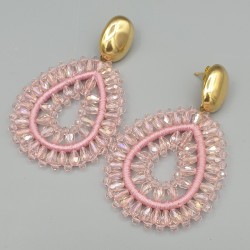 Vergulde oorbellen met roze druppelvormige hanger