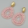 Vergulde oorbellen met roze druppelvormige hanger