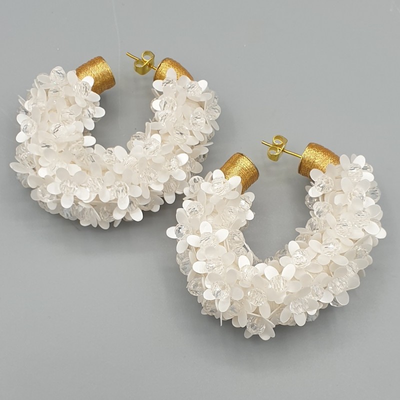 Creolen met witte bloemen sequins