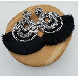 Grote zwart zilver kleurige beaded oorbellen