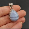 Zilveren hanger druppelvorm blauw Lace Agaat bewerkte setting