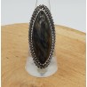 Zilveren ring gezet met marquise Labradoriet en bewerkte kop 17.3 mm