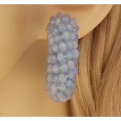 Vergulde creolen van licht blauwe Jade