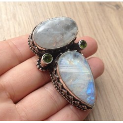 Zilveren hanger met Maansteen en Peridot in bewerkte setting