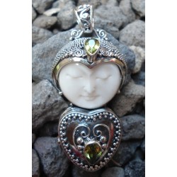 Zilveren hanger met gezicht, Peridot en doosje