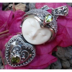 Zilveren hanger met gezicht, Peridot en doosje