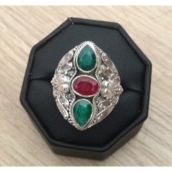 Zilveren edelsteen ring met Emerald en Robijnen ring maat 18.1