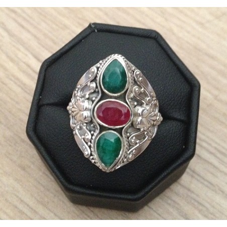 Zilveren edelsteen ring met Emerald en Robijnen ring maat 18.1