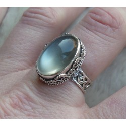 Zilveren ring perzik Maansteen gezet in bewerkte setting 18 mm