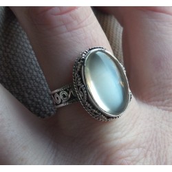 Zilveren ring perzik Maansteen gezet in bewerkte setting 18 mm