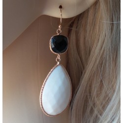 Vergulde zilveren bezel oorbellen met witte Agaat en Onyx