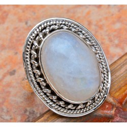Zilveren ring met ronde Maansteen maat 7,5