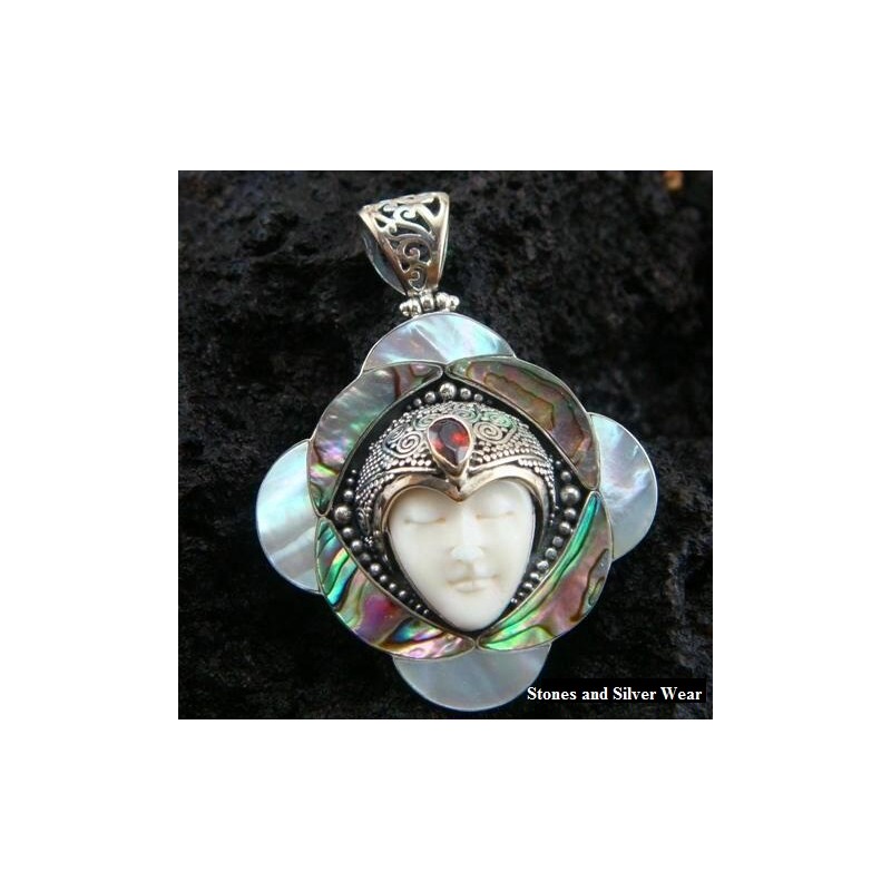 Zilveren hanger met gezicht, Abalone schelp en Granaat