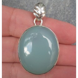 Zilveren hanger gezet met brede ovale cabochon aqua Chalcedoon