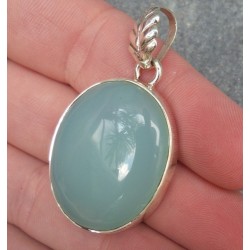 Zilveren hanger gezet met brede ovale cabochon aqua Chalcedoon