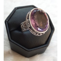 Zilveren ring met Amethist in bewerkte setting ring maat 16.5 mm