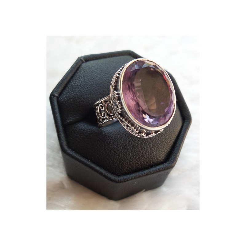Zilveren ring met Amethist in bewerkte setting ring maat 16.5 mm