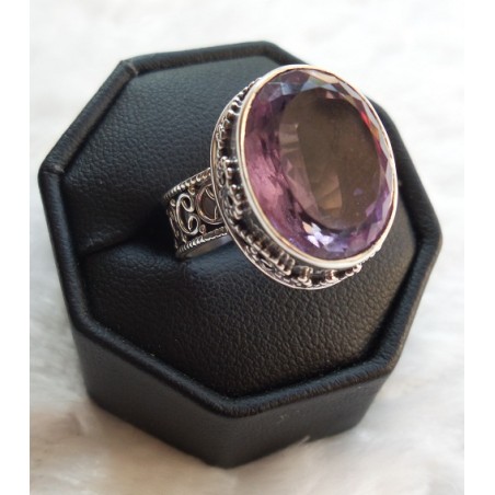 Zilveren ring met Amethist in bewerkte setting ring maat 16.5 mm