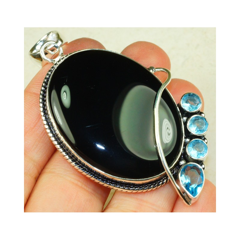 Zilveren edelsteen hanger zwarte Onyx en blauwe Topazen