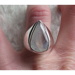 Zilveren ring gezet met facet geslepen Maansteen 18 mm