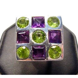 Zilveren ring vierkante kop gezet met Peridot en Amethist 16.5