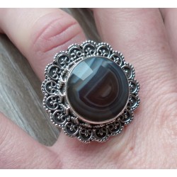 Zilveren ring ronde facet Botswana bewerkte kop en band 17 mm