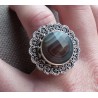 Zilveren ring ronde facet Botswana bewerkte kop en band 17 mm