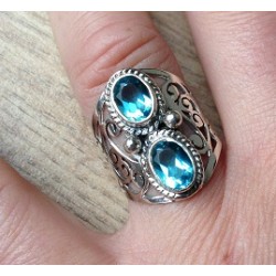 Zilveren edelsteen ring met twee blauwe Topazen 17 mm