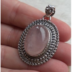 Zilveren hanger met ovale Rozenkwarts in bewerkte setting