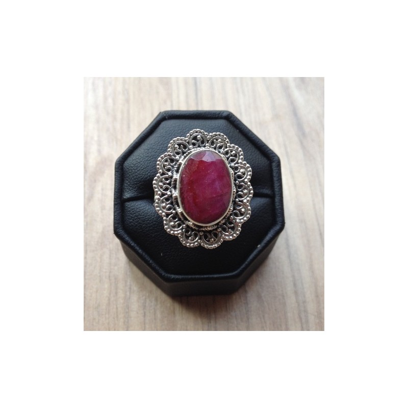 Zilveren edelsteen ring met Robijn in bewerkte setting 19 mm
