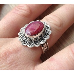 Zilveren edelsteen ring met Robijn in bewerkte setting 19 mm