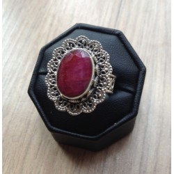 Zilveren edelsteen ring met Robijn in bewerkte setting 19 mm