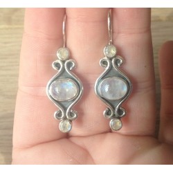 Zilveren edelsteen oorbellen cabochon en facet Maanstenen