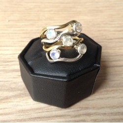 Zilveren edelsteen ring met vijf Maansteentjes maat 17 mm