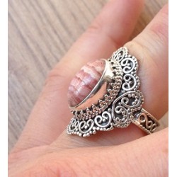 Zilveren ring Rhodochrosiet bewerkte kop en band 16.7 mm
