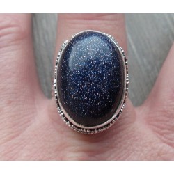 Zilveren ring blauwe Goudsteen en bewerkte setting 18 mm