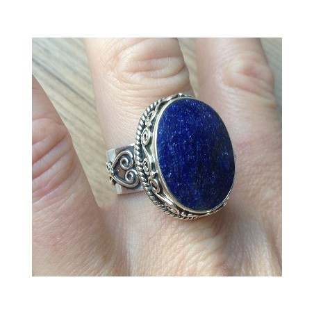 Zilveren edelsteen ring met Saffier in bewerkte setting maat 19