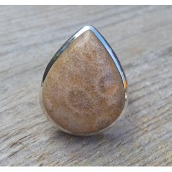 Zilveren ring gezet met druppelvorm Fossiel Koraal 19 mm