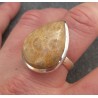 Zilveren ring gezet met druppelvorm Fossiel Koraal 19 mm