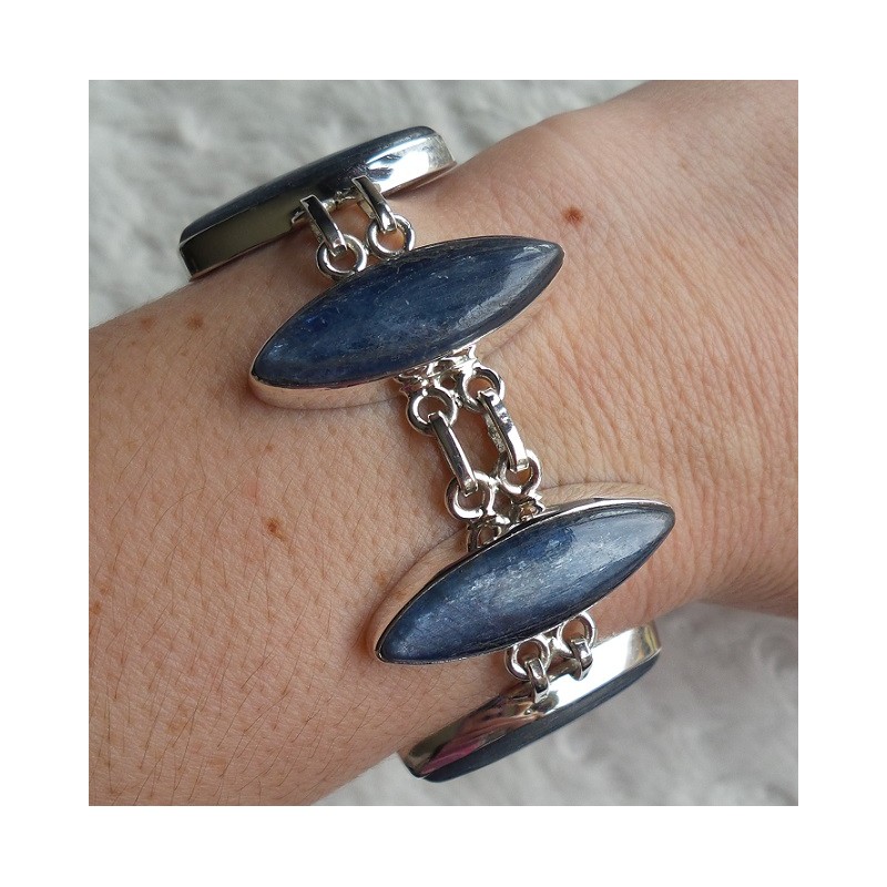 Zilveren armband gezet met marquise Kyaniet schakels