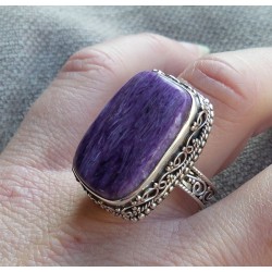 Zilveren ring gezet met Charoiet in bewerkte setting 17.7 mm