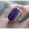 Zilveren ring gezet met Charoiet in bewerkte setting 17.7 mm