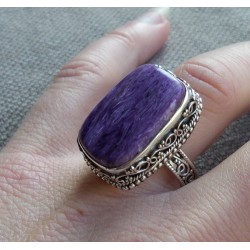 Zilveren ring gezet met Charoiet in bewerkte setting 17.7 mm