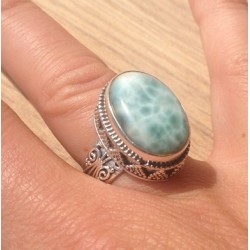 Zilveren edelsteen ring Larimar in bewerkte setting ring maat 17