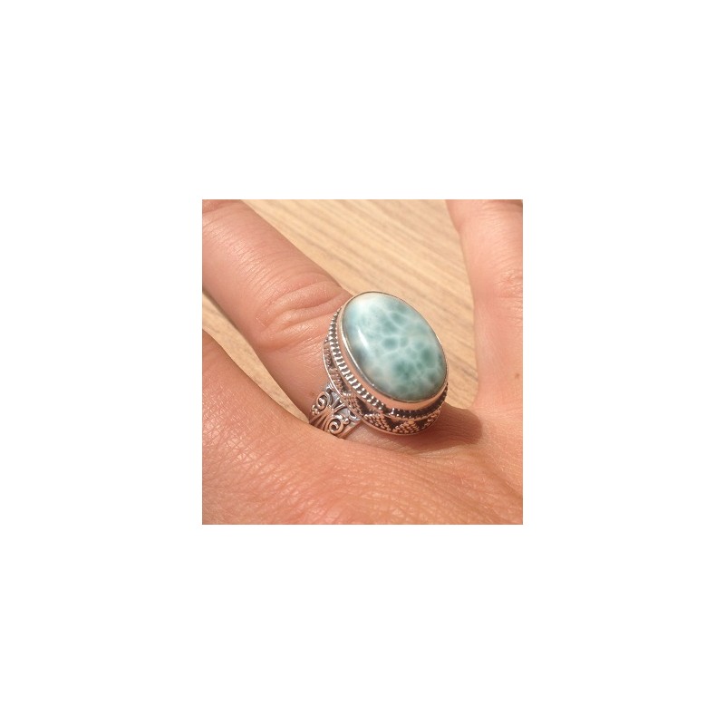 Zilveren edelsteen ring Larimar in bewerkte setting ring maat 17