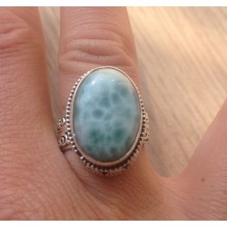 Zilveren edelsteen ring Larimar in bewerkte setting ring maat 17