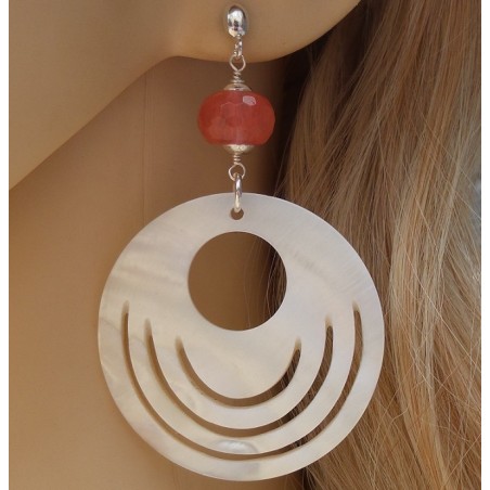Zilveren oorbellen met ronde Parelmoer en Cherry Quartz