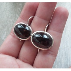 Zilveren oorbellen met grote ovale cabochon Granaat