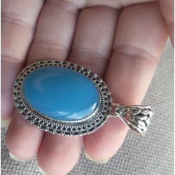 Zilveren hanger ovale blauwe Chalcedoon en bewerkte setting