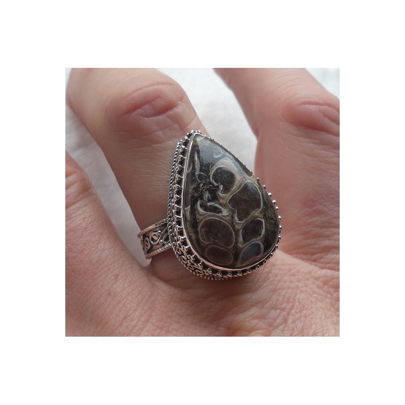 Zilveren ring met Turitella gezet in bewerkte setting 19 mm